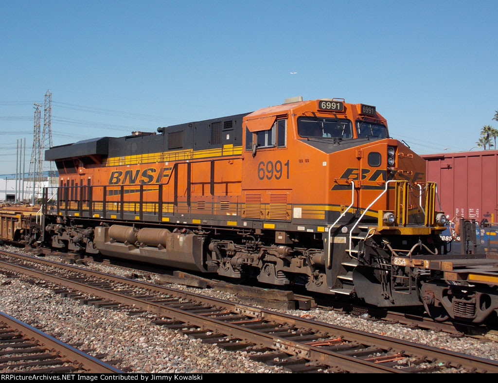 BNSF 6991 ES44C4 